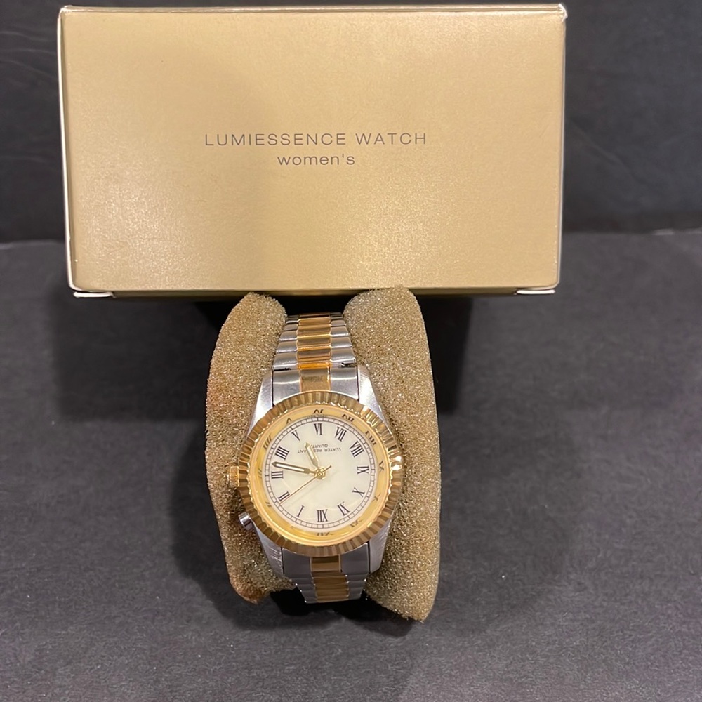 NIB AVON Luminescence Womens Watch